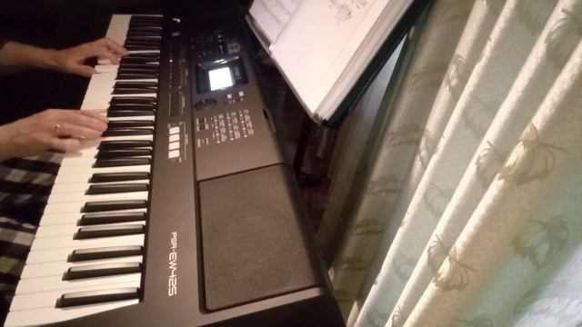 Pequeña flor - Yamaha psr EW 425. смотреть онлайн