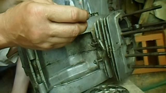 Ява переходная,сборка левой половины двигателя. смотреть онлайн