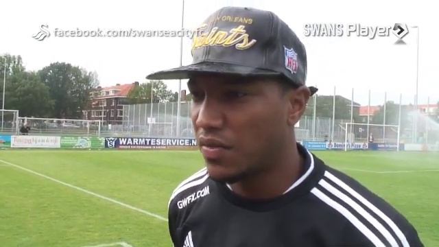 Swansea City Video:Jonathan de Guzman joins the squad on tour. смотреть онлайн