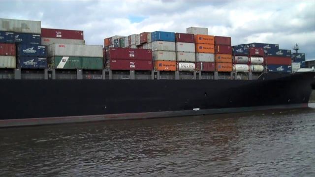 Commentary on a passing container ship on the Savannah River смотреть онлайн