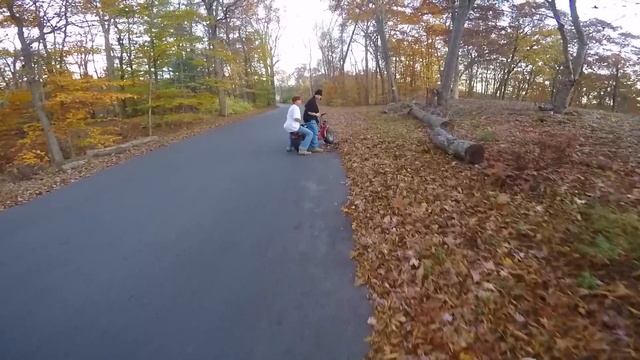 Two Angry Thieves Vs Mini Bike смотреть онлайн