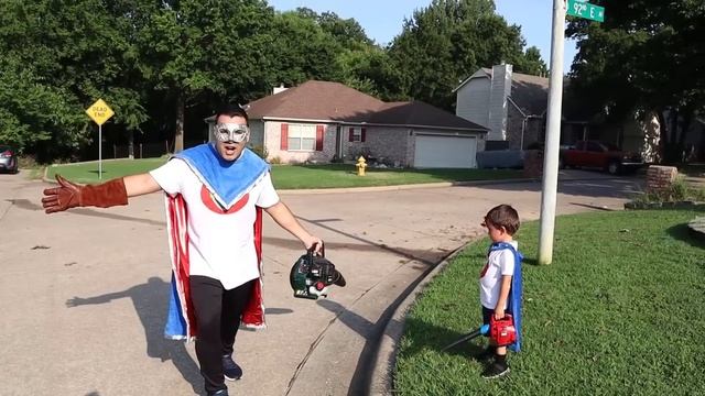 Best Lawn Mower, Weed Eater, Leaf Blower 30 Minute Video with Super Krew Mowing the Lawn for Kids смотреть онлайн