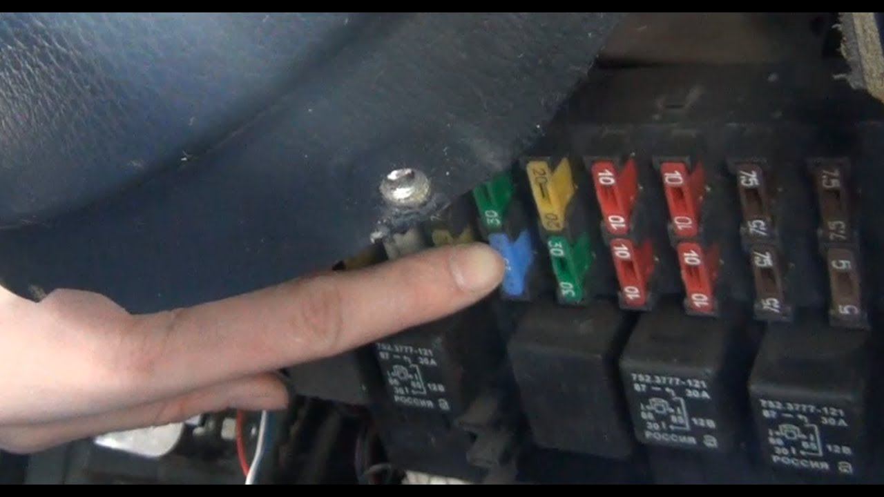 Замена предохранителя дверных замков Chevrolet - Niva смотреть онлайн