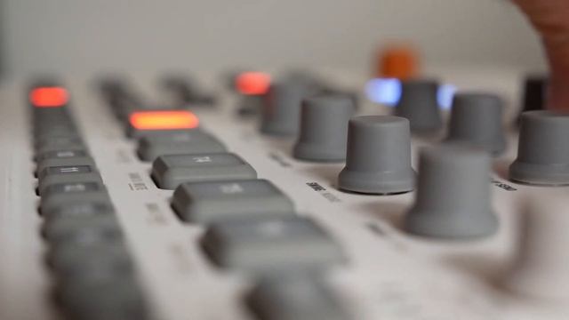 In Circles • Elektron Model:Samples Live Ambient Sketch смотреть онлайн