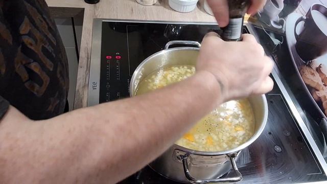 Уха по домашнему. Самый правильный рецепт приготовления ухи дома. Очень вкусная еда. смотреть онлайн