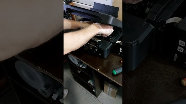 Установка новой печатающей головки на принтер epson L355 смотреть онлайн