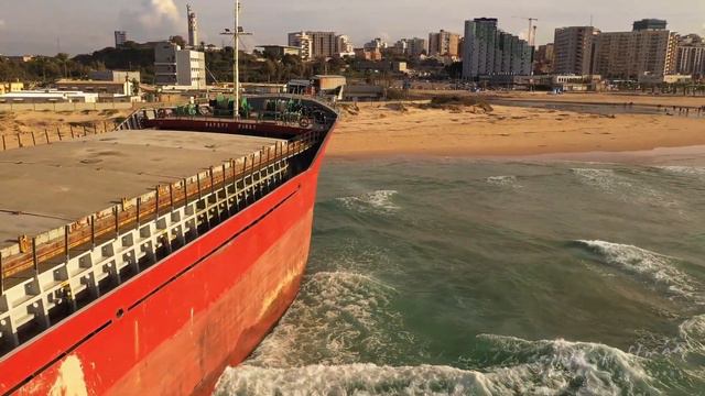 Cargo ship stuck on beach in Ashdod port смотреть онлайн