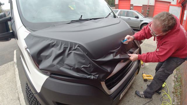 Bonnet wrap on our Peugeot Boxer Motorhome. смотреть онлайн