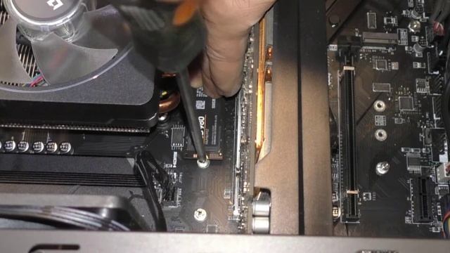Установка ssd m2 на материнскую плату MSI B550 GAMING PLUS под Windows 10 смотреть онлайн