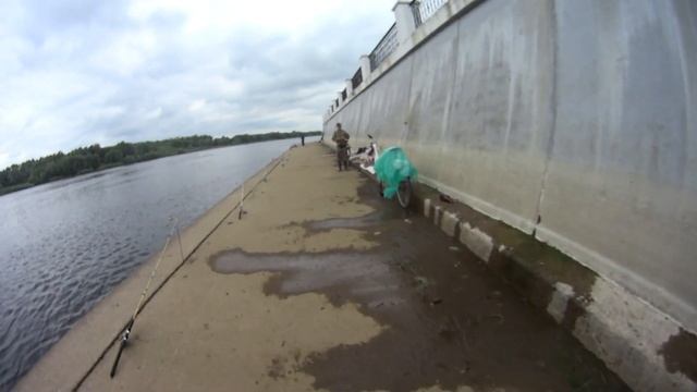 Ловля ЛЕЩА НА БОЛДЫ. Попали на ЖОР, подсак трещал по швам. смотреть онлайн