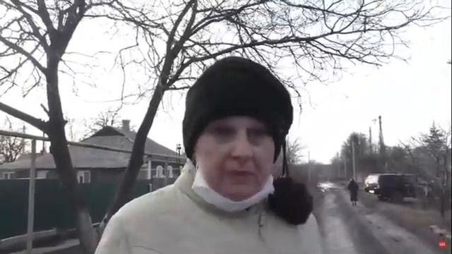 Местная жительница Донбасса эмоционально рассказала иностранному журналисту кто по ней стреляет смотреть онлайн