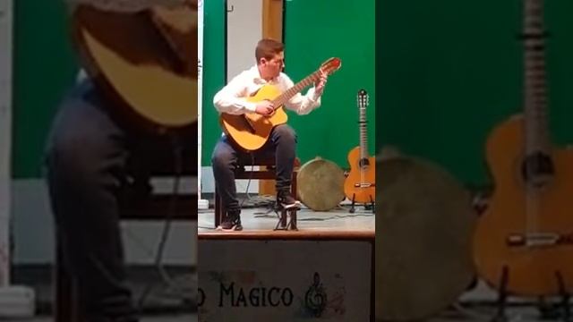 Tango En Skai-Roland Dyens performed by Luca Zarulli смотреть онлайн