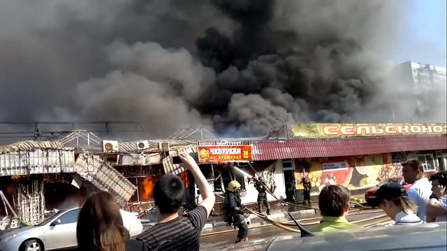 Пожар на рынке у метро Пражская 28.04.2012.mp4 смотреть онлайн