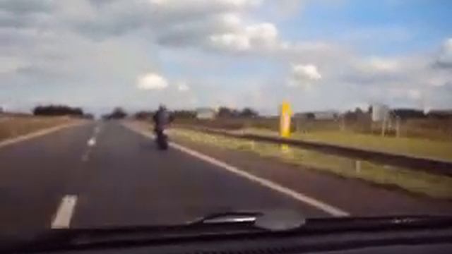 Hornet me passando a 180 km Marcio смотреть онлайн