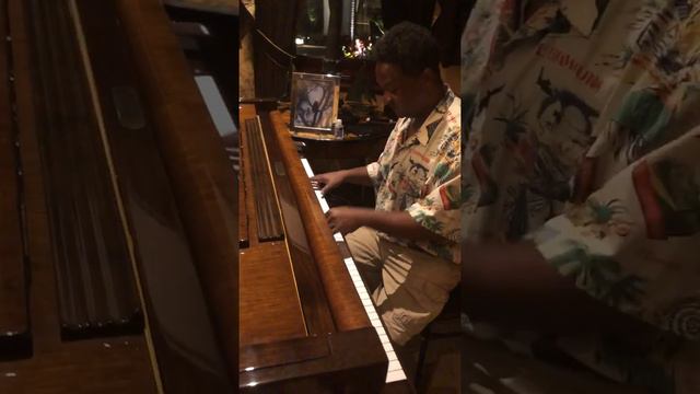 Kris Nicholson plays As Time Goes By on a Petrof P159 смотреть онлайн