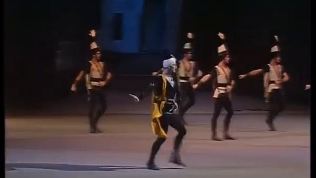 行進曲「愛の伝説」ブィロワ&ムハメドフ,ボリショイ劇場　"The Legend of Love" M.Bylova & I.Mukhamedov смотреть онлайн