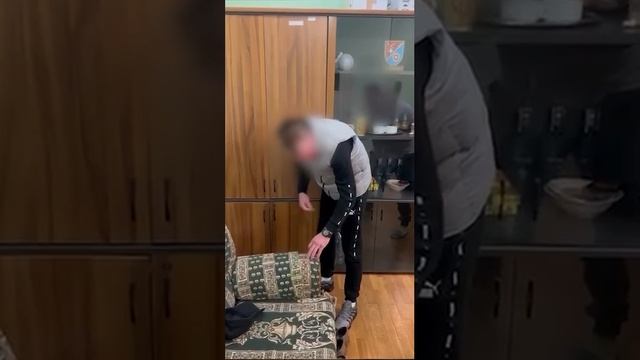 Ровенский военком избивает человека. Сегодня его за это задержали смотреть онлайн