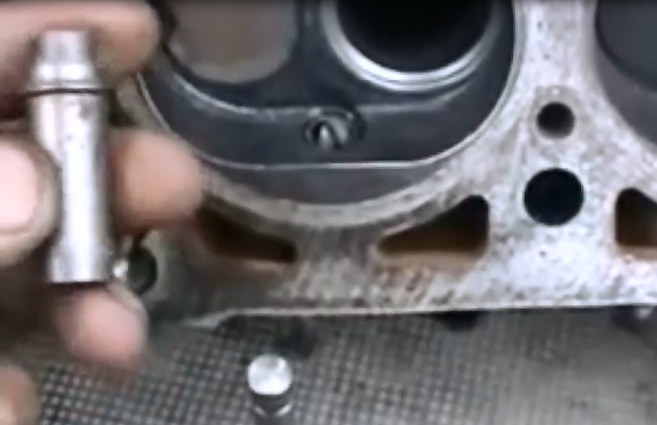 Простой Способ Замены Направляющих Втулок Клапанов смотреть онлайн