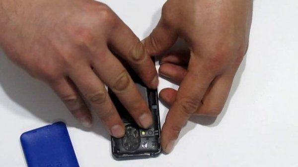 Как вставить SIM-карту в Maxvi K12