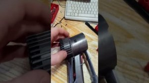 Снятие задней крышки с фильтром Dyson DC62