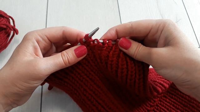 Шапка резинкой с макушкой Домик. Мастер-класс. Вязание спицами смотреть онлайн