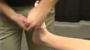 Тейпирование связок большого пальца ноги