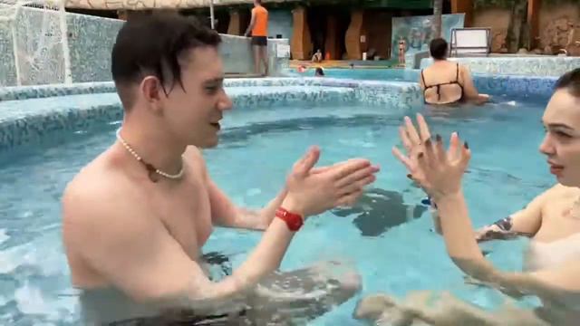 потрогала кека за 4лен | TWITCH FACTUM | НАРЕЗКИ ТВИЧА | ТВИЧ МОМЕНТЫ | FREAK SQUAD