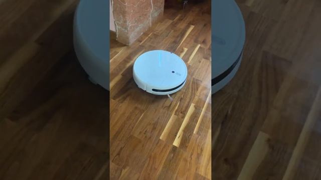 Глючит сам отключается Робот-пылесос Xiaomi Mi Robot Vacuum-Mop 1С смотреть онлайн