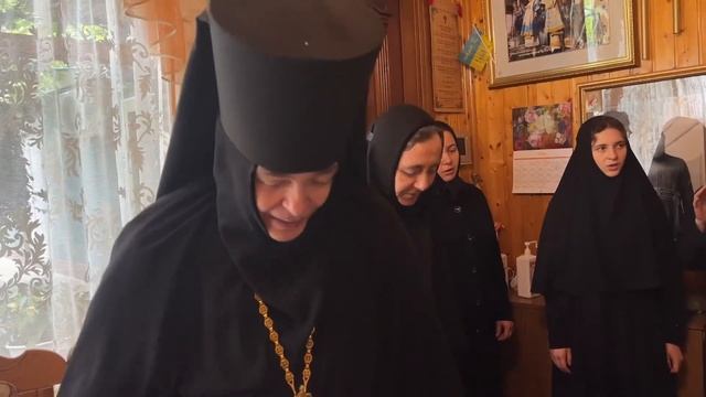 Игуменья Серафима с сестрами поздравили м. Агафангела с юбилеем смотреть онлайн