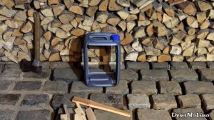 Простая переноска для дров из старой канистры