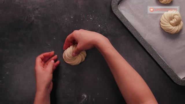 I’ve taught all my friends to prepare the bread using this recipe! Super simple! смотреть онлайн