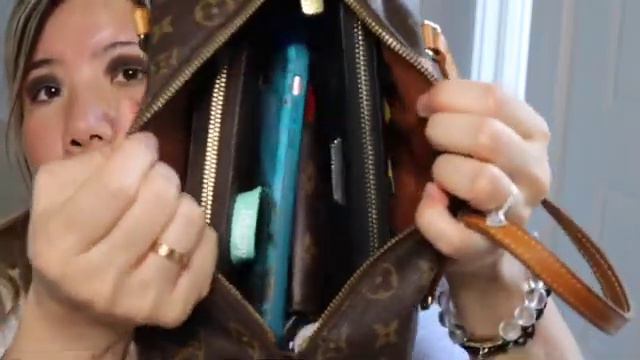 LOUIS VUITTON PAPILLON 26 | REVIEW & WHAT FITS IN IT | MOD SHOTS смотреть онлайн