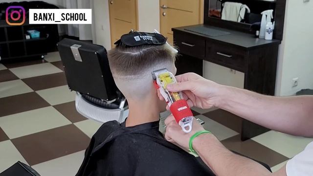 Плавный переход Fade в мужской стрижке/Мужская стрижка машинкой на расческе - Banxi School смотреть онлайн