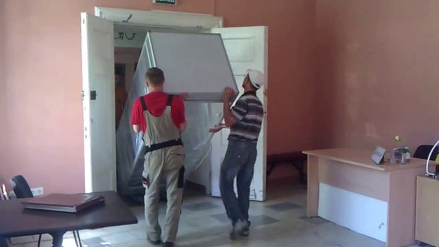 Перевозка стеклянной витрины - «Переезд 01» смотреть онлайн