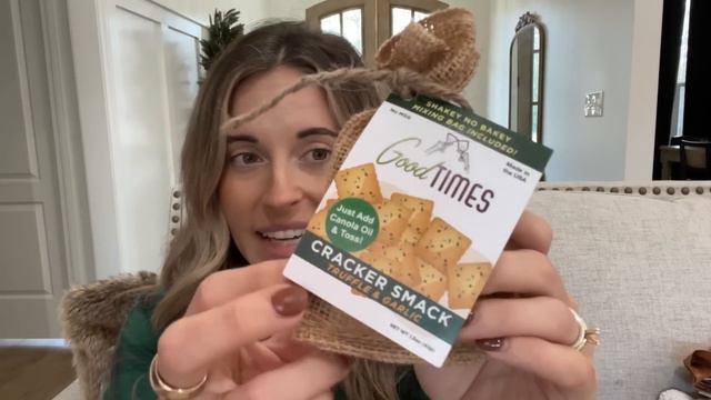 UNDECORATE FALL & DECORATE PORCHES FOR EARLY CHRISTMAS🌲 | + Small Town Shop with Me and Haul!🛍 смотреть онлайн