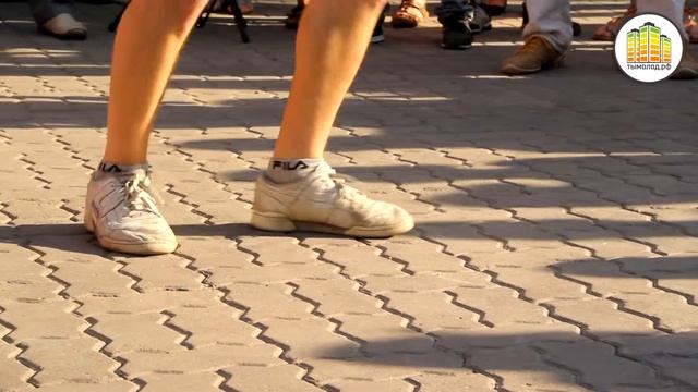 Hip-hop-джем под африканские барабаны смотреть онлайн
