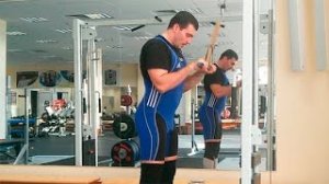 Разгибание рук с верхнего блока: техника выполнения