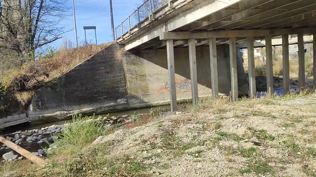 РЕКА ТАНА-СУ - рыбалка под мостом активно клюёт гольян 8 ноября 2023 г. смотреть онлайн