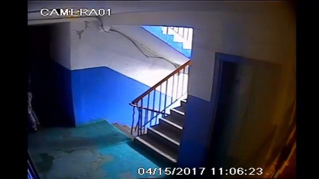 Куда деваются кабели в подъезде? смотреть онлайн