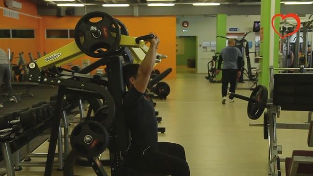 Жим над головой в тренажере смотреть онлайн