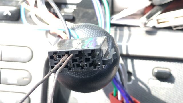 Как разобрать ISO фишку разъем для подключения автомагнитолы 4K How to disassemble the ISO connecto смотреть онлайн