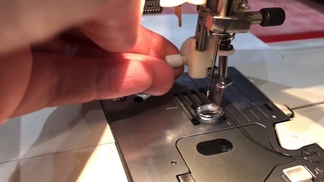 Juki HZL-010 Замена лапки на вышивальную. смотреть онлайн