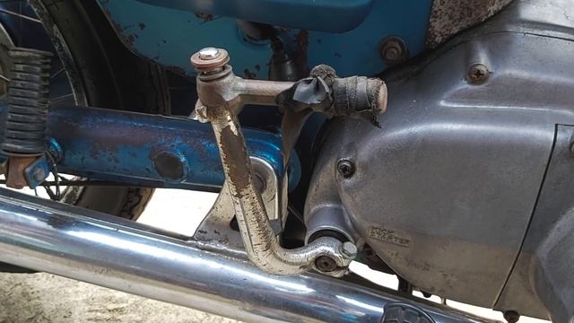 30 Years Old Suzuki Classic Motor Bike. смотреть онлайн