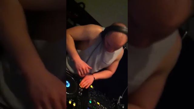 Joey and Andru Ballota on the decks in Portsea смотреть онлайн