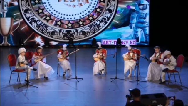 Ансамбль "таң шолпан" Асылбек Енсепов: "Әке толғауы" Gulnar fest смотреть онлайн