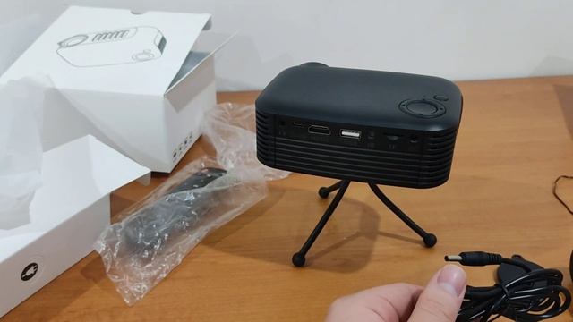 A2000 Mini Projector Unboxing and Review смотреть онлайн