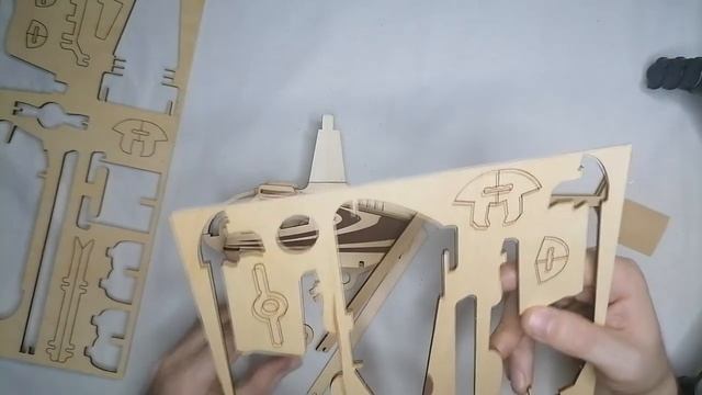 Сборная модель _Вертолёт Robinson R44_ арт. 80112