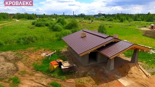 Дом в стиле ШАЛЕ. Оригинальная подшивка свесов кровли. Металлочерепица в покрытии PURETAN смотреть онлайн