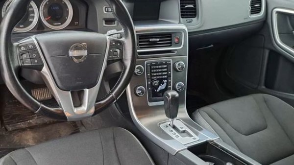 VOLVO V60 D5 AWD aut Momentum Business | Webasto | Bluetooth | Penkinl