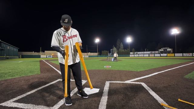 Hitting with BABE RUTH & HONUS WAGNER's 40-ounce Wood Bats смотреть онлайн